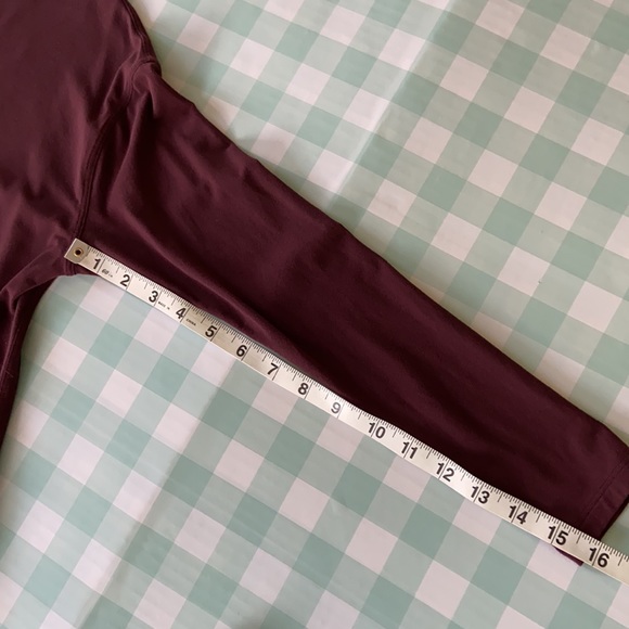 Lululemon Ease of Mind top size S maybe a 4 - Picture 6 of 8